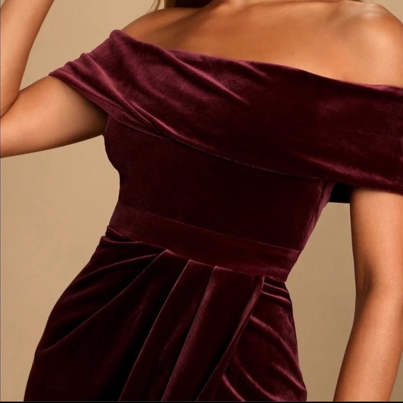 Plum Burgundy Velvet Off-the-Shoulder Maxi Dress 🌿 - Picture 5 of 13